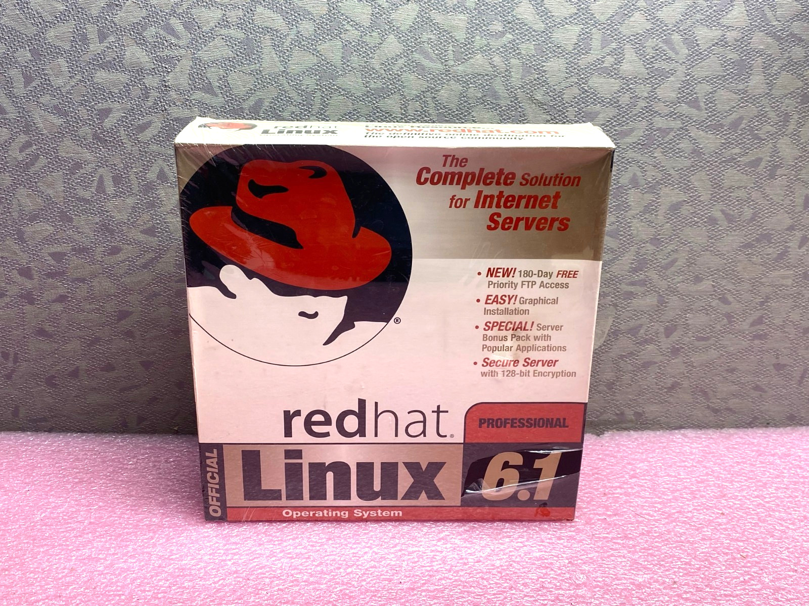 VINTAGE REDHAT LINUX 6.1 OPERATING SYSTEM AND CD'S FACTORY SEALED 1999