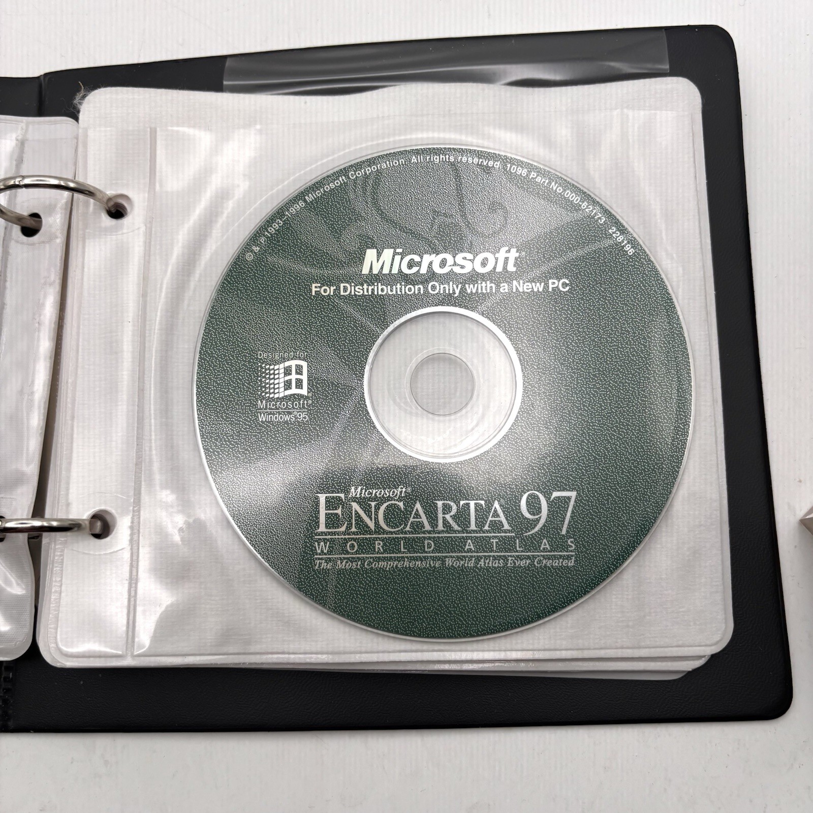 Vintage Gateway Computer Software Storage Binder CD Holder With Mixed CD’s.