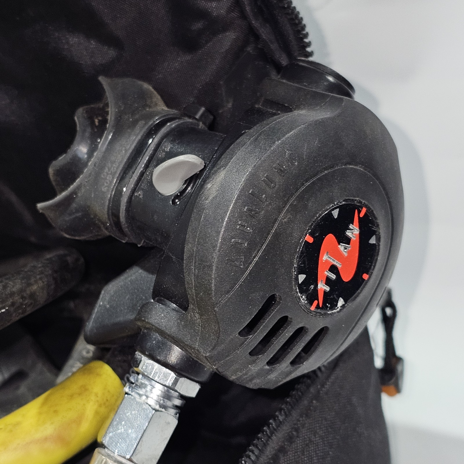 Scuba Regulator Set Used Aqualung Titan Oceanic UNTESTED AS IS