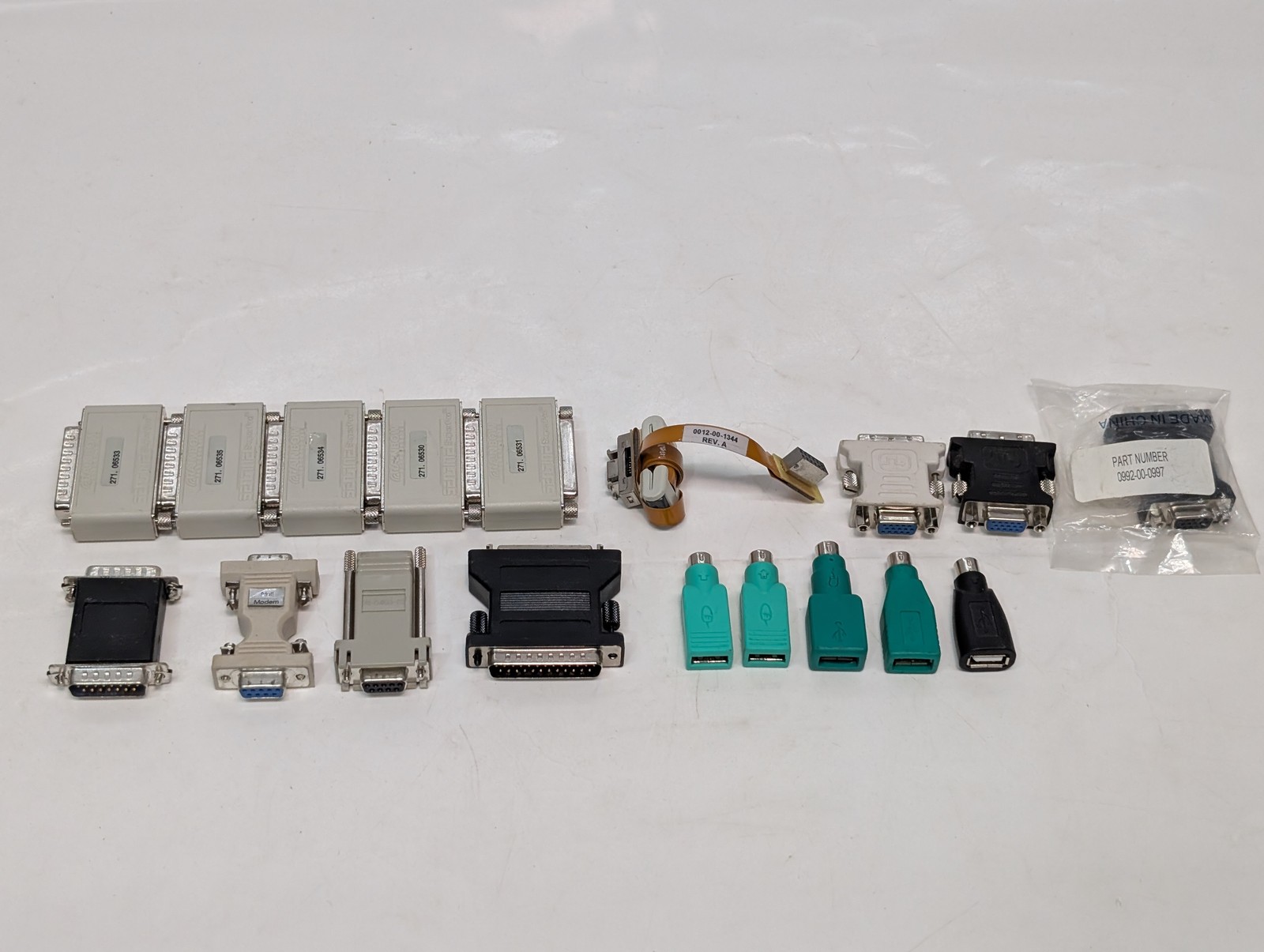 Lot of 14 VGA DVI DB25 PS/2 serial adapter connectors mixed brand/size as shown