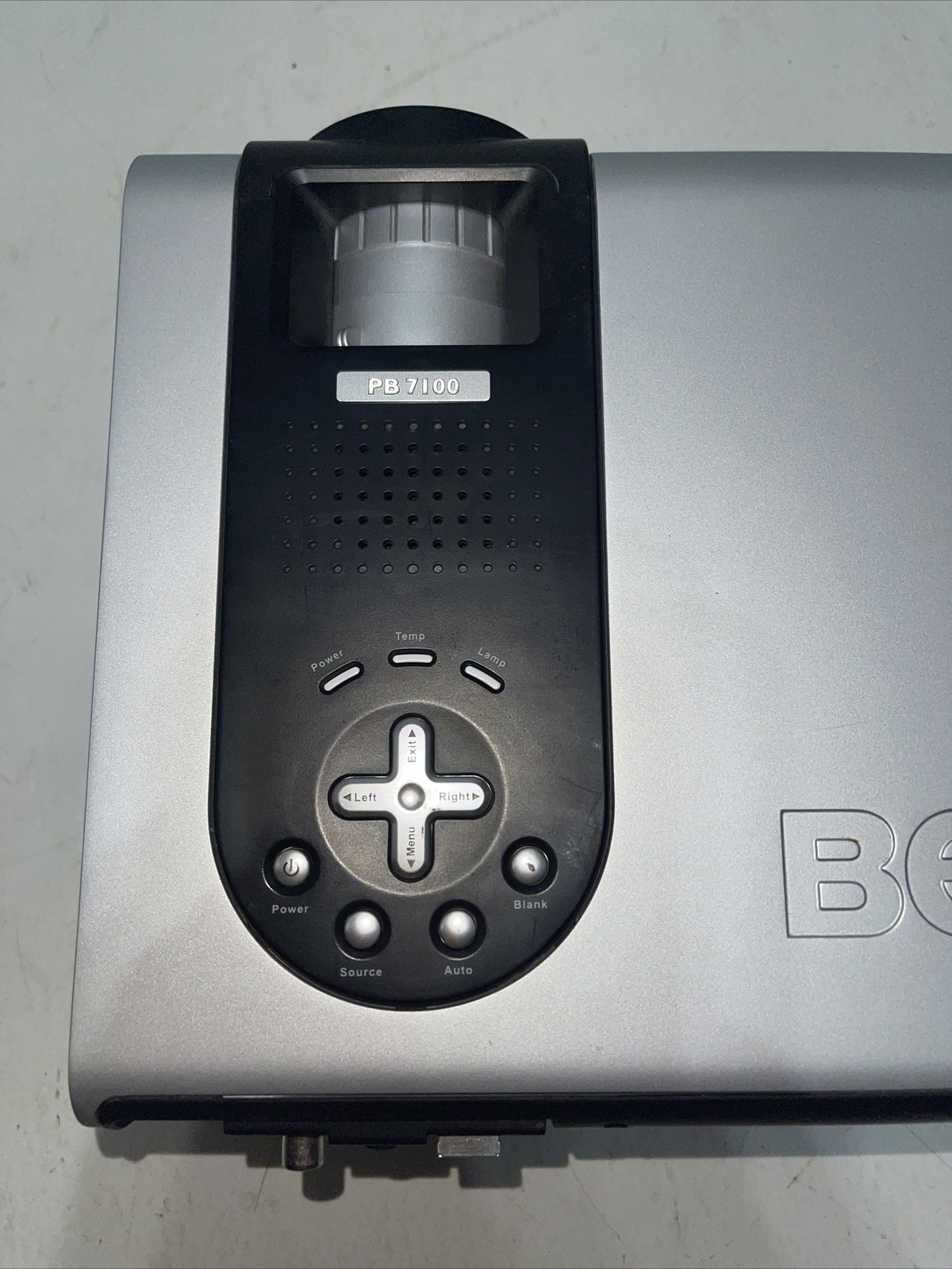 Benq PB7100 DLP Projector Read Description