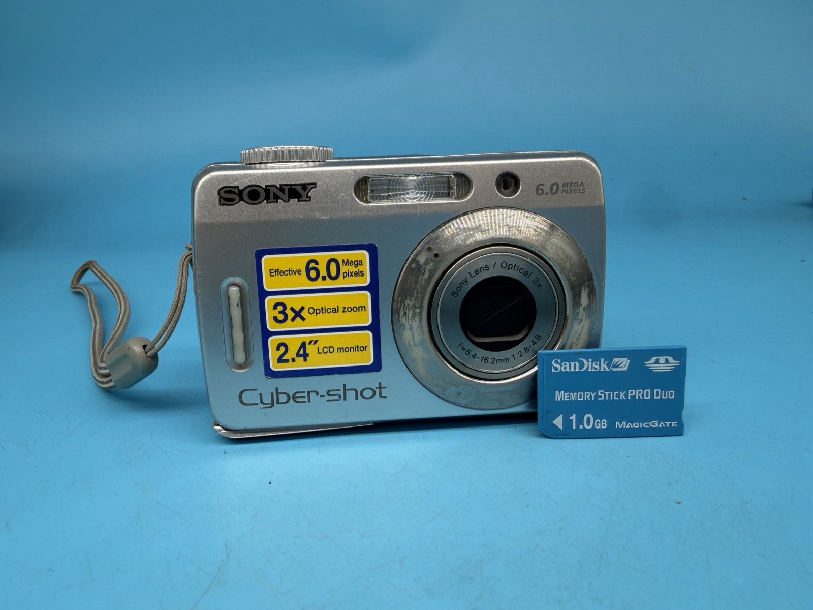 Sony Cyber-Shot DSC-S500 6.0MP Digital Camera With Memory Card - Tested *read*