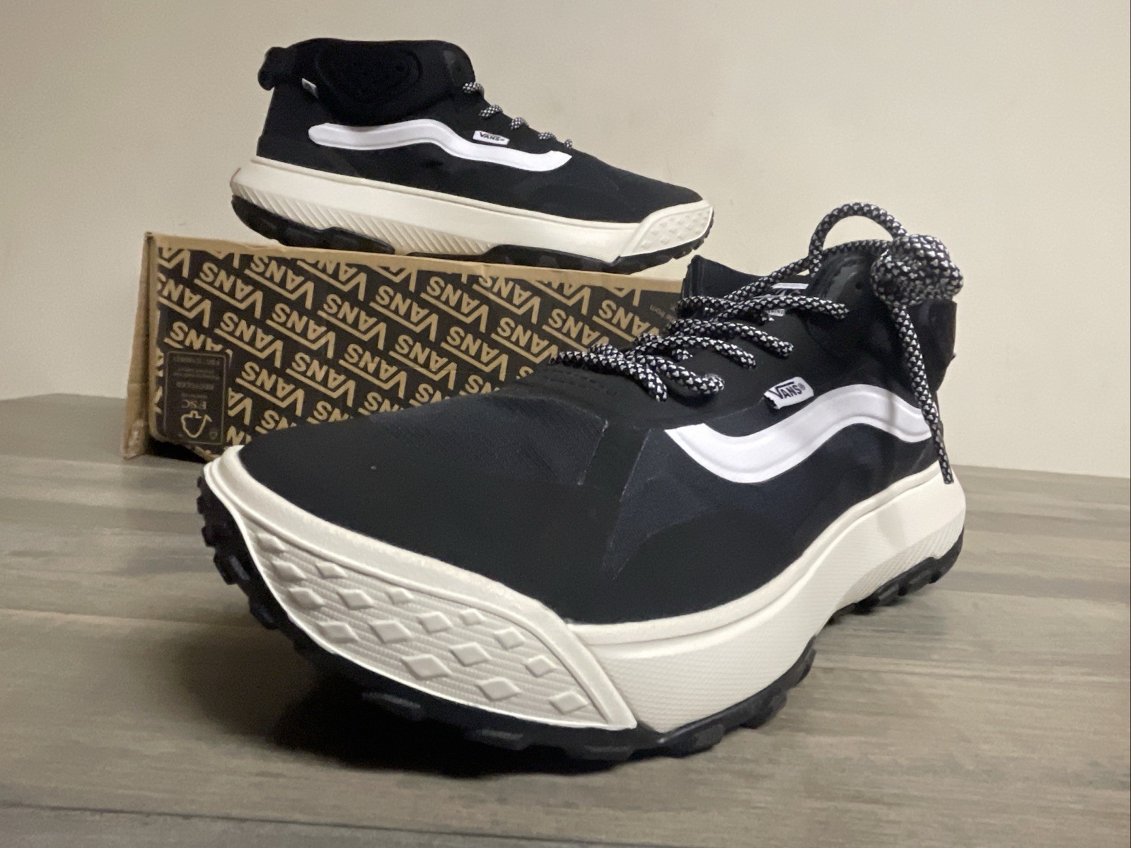 Vans MTE Cross Path Mid Black/White Sneakers Hiking Shoes Men's Size 11 NEW