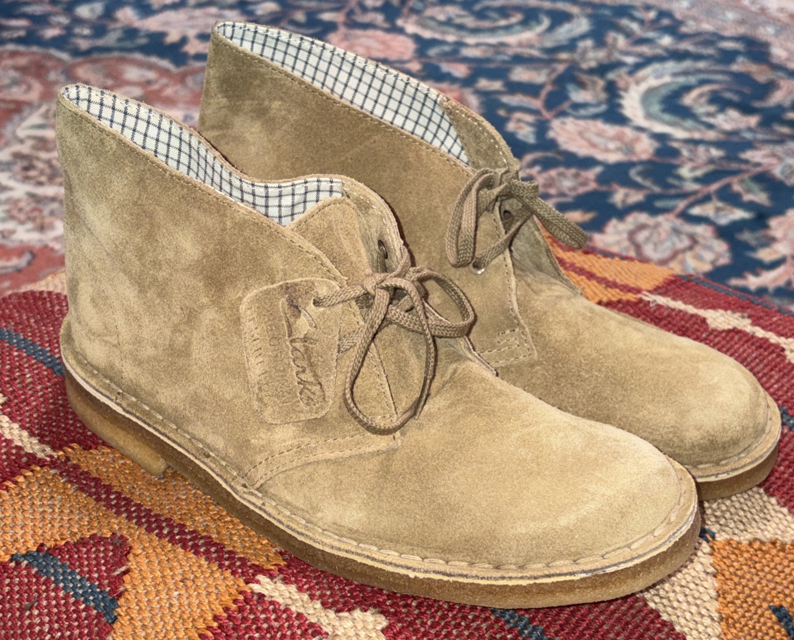 Clarks Originals Desert Chukka Boots Womens 9 Crepe Sole Suede 72073 EUC Gum