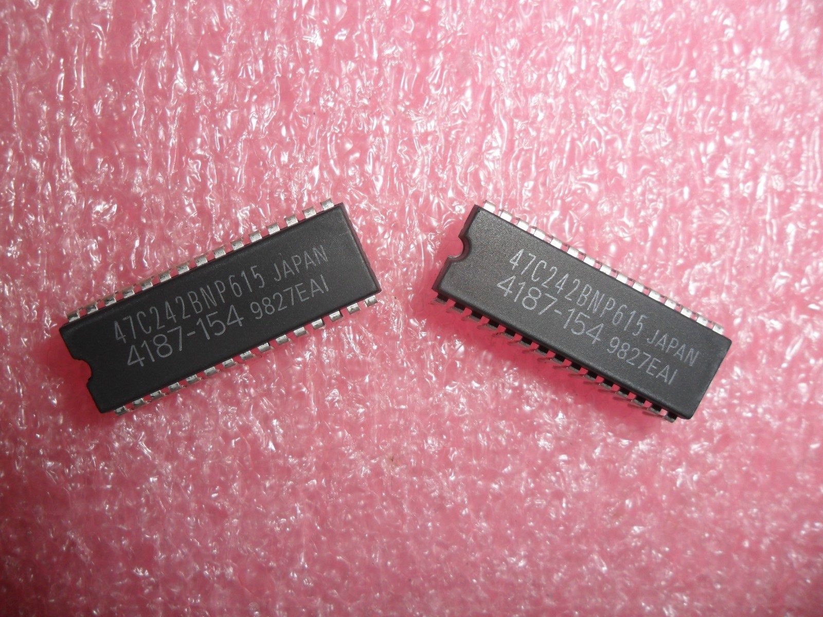 TMP47C242BN-P615 IC 4 BIT CMOS MICROCONTROLLER 30 PIN DIP TOSHIBA (LOT OF 2)
