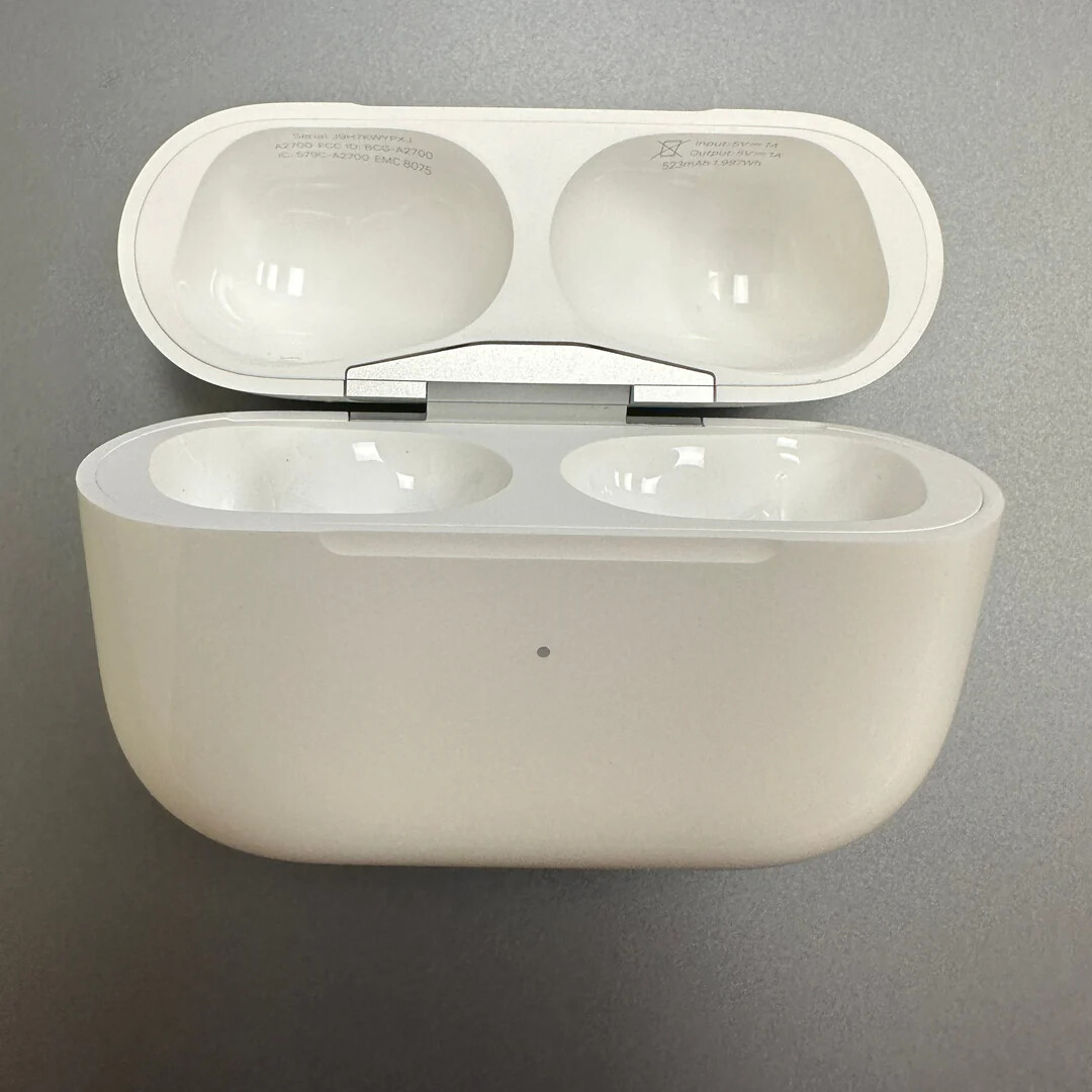 Apple AirPods Pro Replacement Charging Case (2nd Generation) - Lightning & USB-C