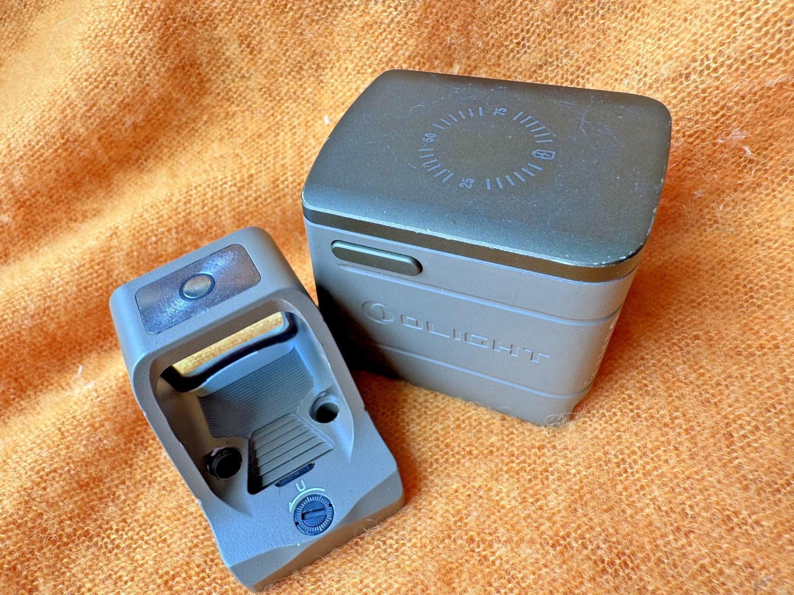 Olight Osight RD Rechargeable Red Dot Sight + Charging Cover - FDE/Tan