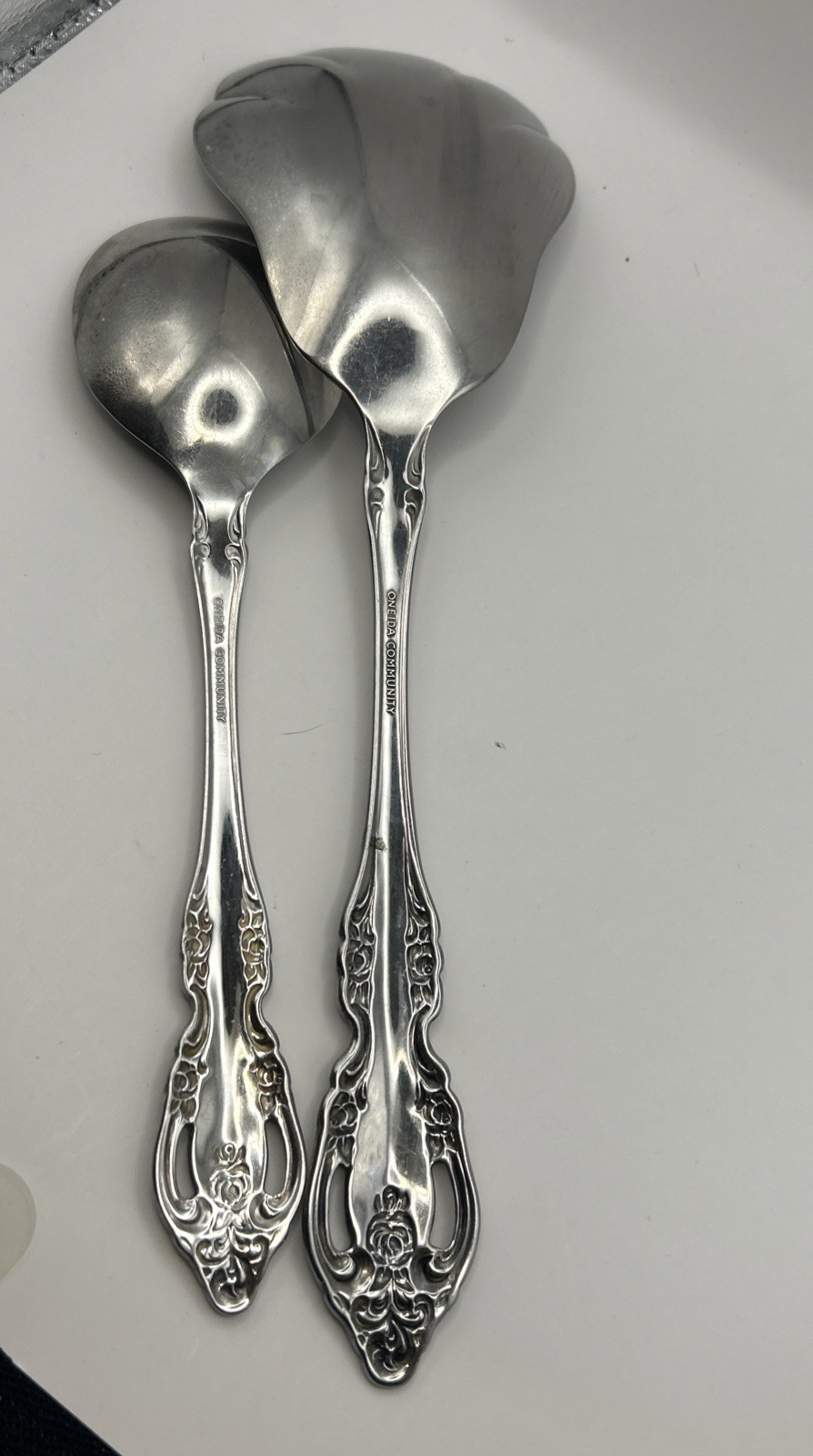 Oneida Brahms 2 PCs Stainless Gumbo Soup Spoon And Solid Casserole Serving Spoon
