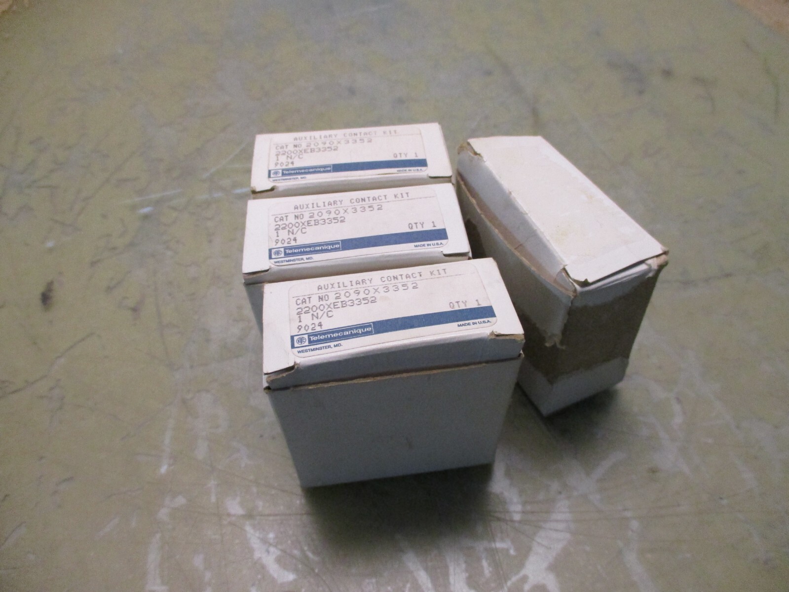 Lot of 4 Telemecanique 2200XEB3352 Auxiliary Contact Kits [5*I-18.75]
