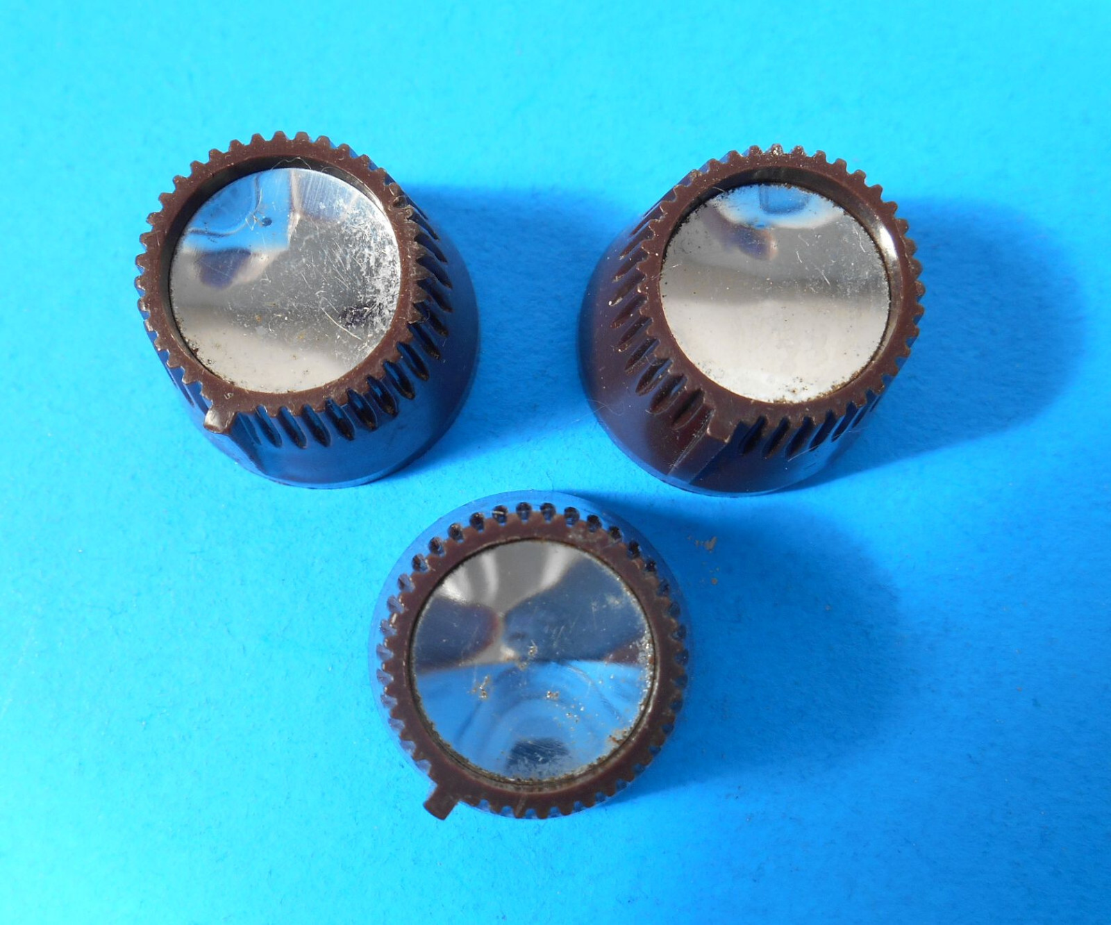 Lot of 3 Vintage 1950s Ribbed Radio Pointer Knobs Chrome Centers