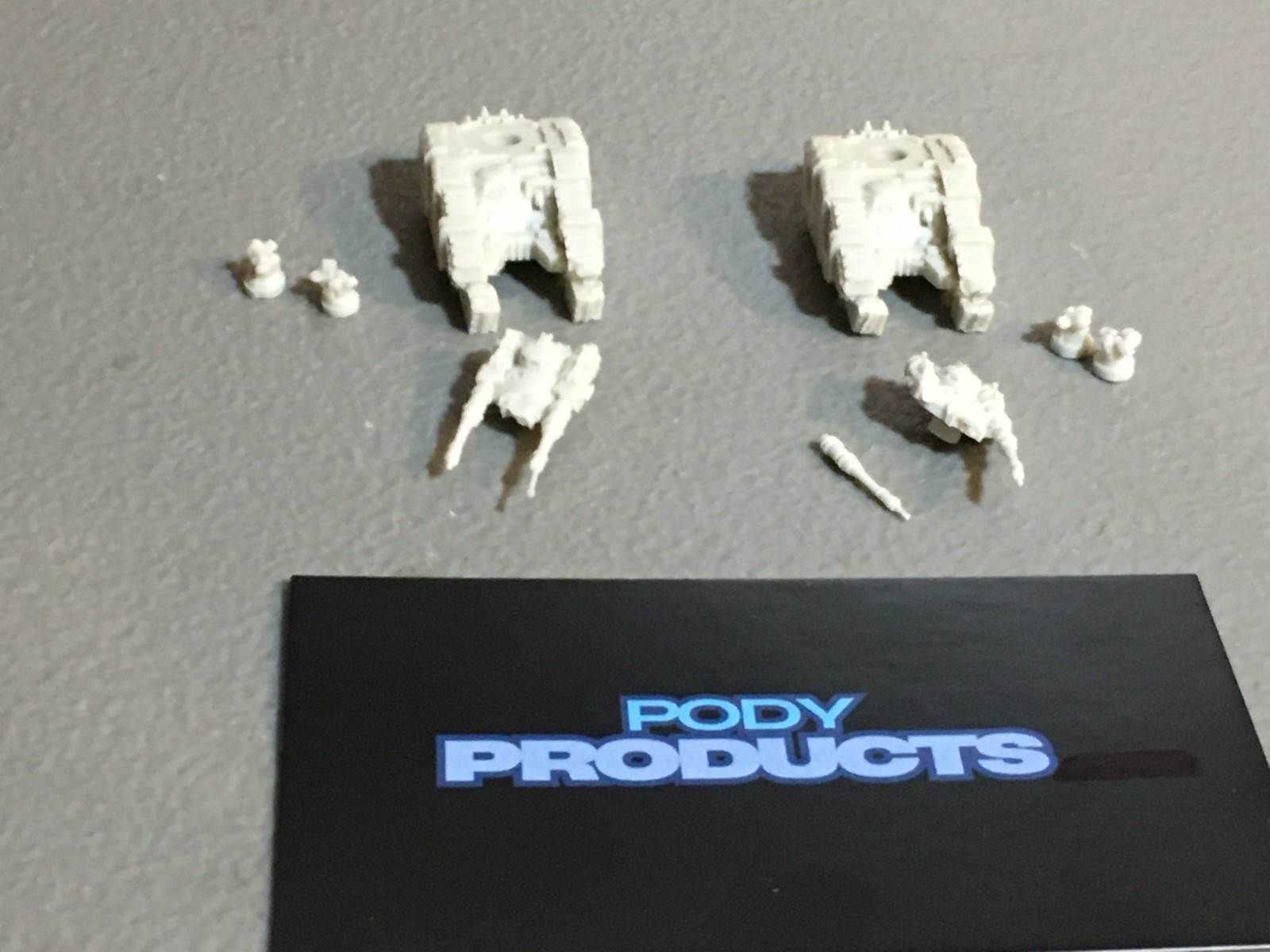 A33625 WARHAMMER EPIC 40K SPACE MARINES SICARAN TANK 2 PK FINECAST? GW