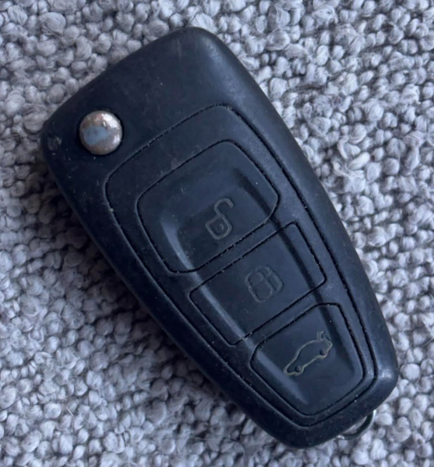 GENUINE FORD 3 BUTTON REMOTE FLIP CAR KEY FOB - FREE DELIVERY