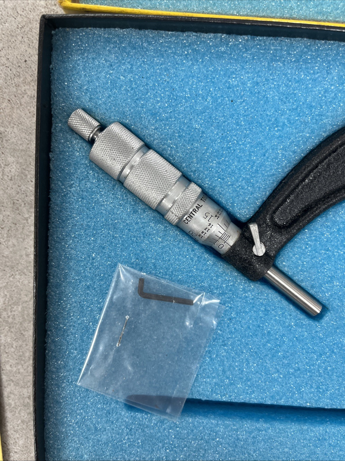 CENTRAL TOOL CO. 4"-5" OUTSIDE MICROMETER 52RL, USA