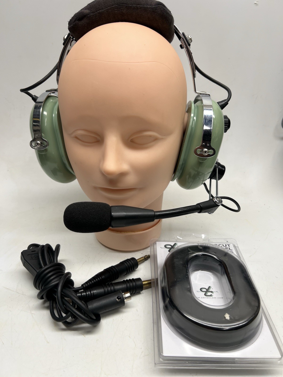 David Clark H10-60 Aviation Headset W/New Gel Ear Selas, Tested & Working.