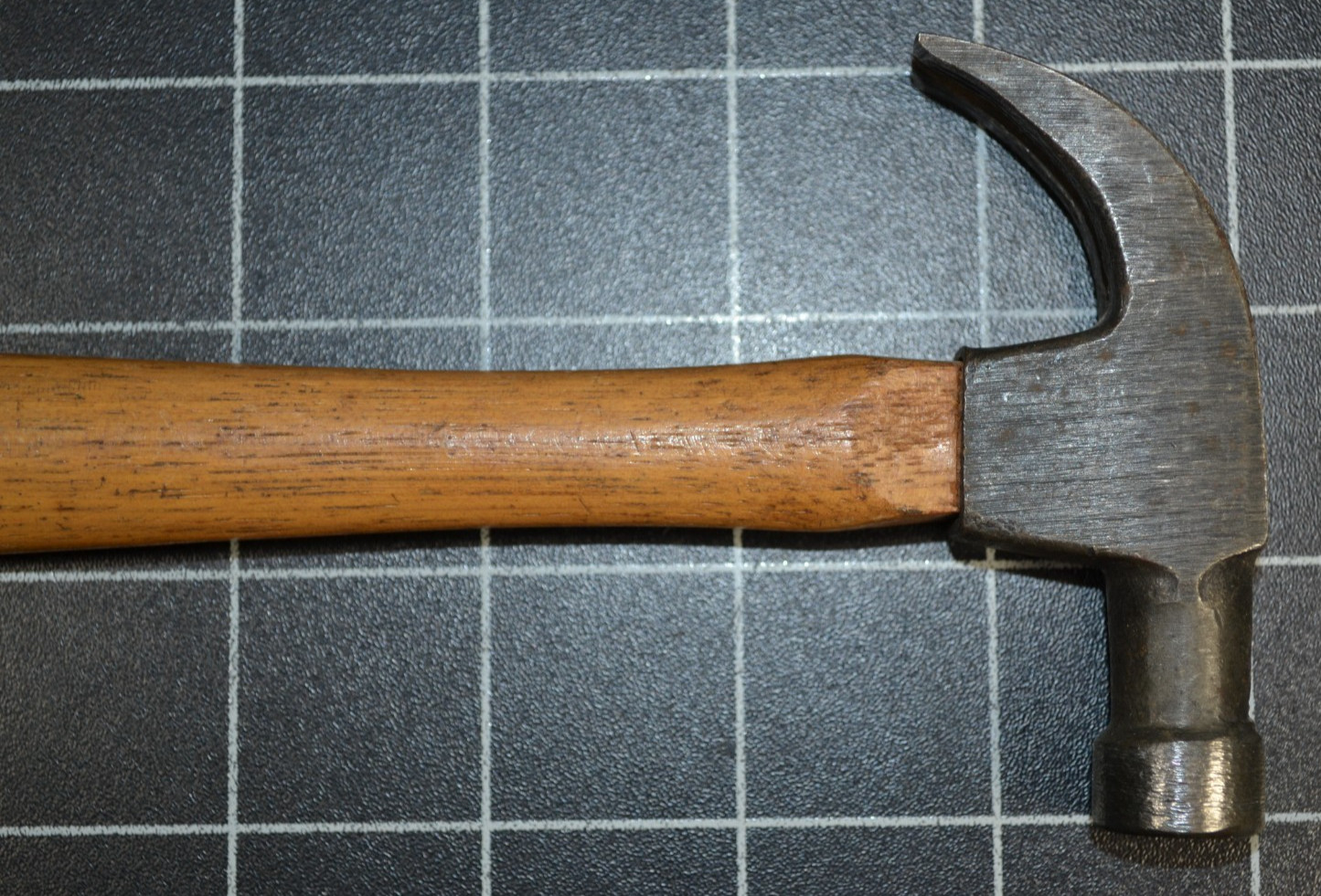 HELLER - USE - 7oz - CLAW HAMMER - ALL ORIGINAL WITH MARKED HANDLE