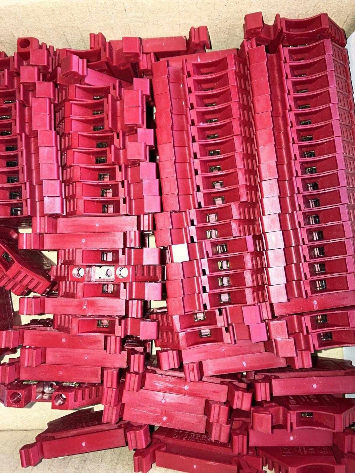 DINnectors DN-T10 Terminal Block 10AWG 30A, 600V 85 pcs Red Opened Box