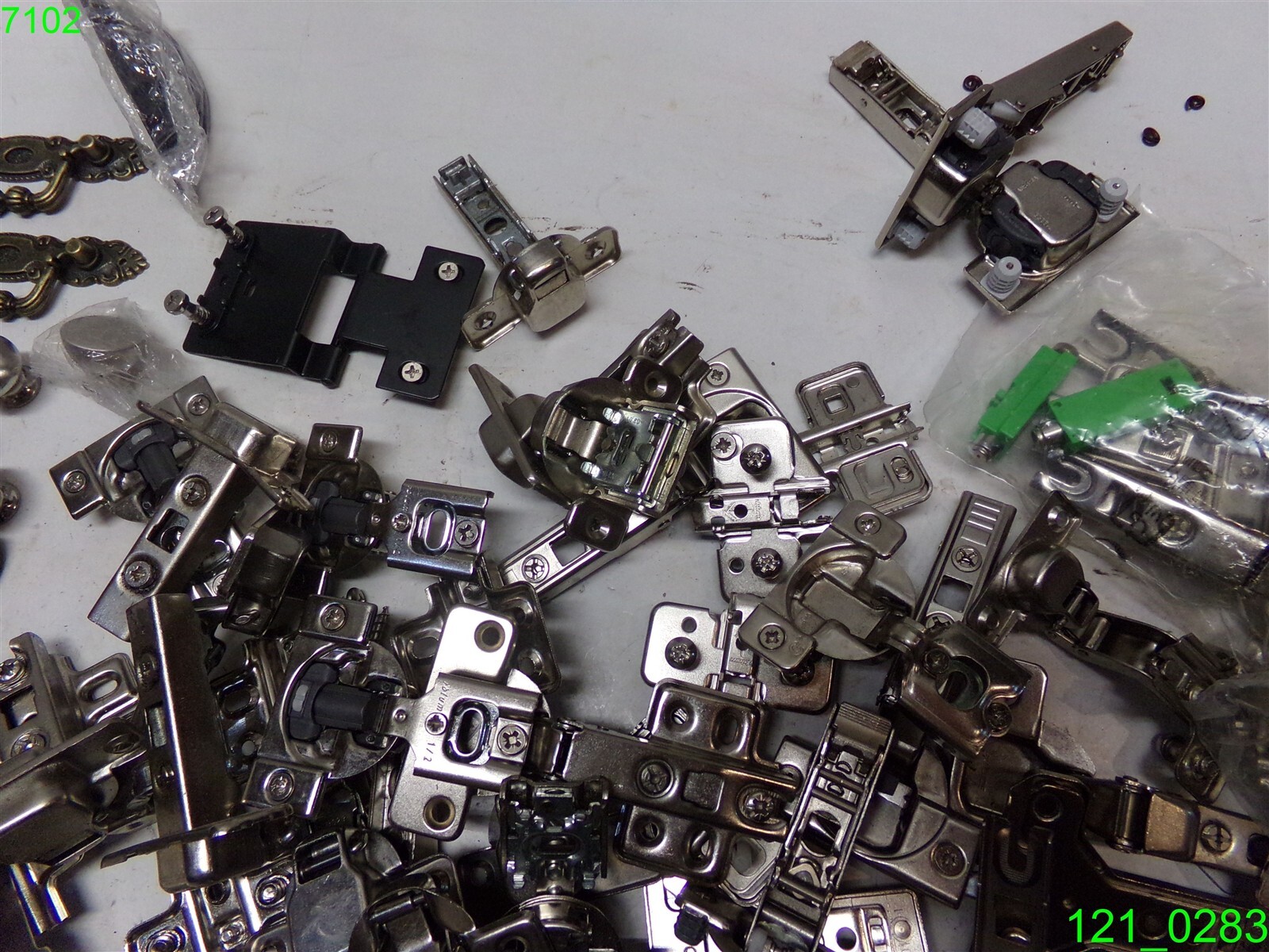 MIXED LOT OF CABINET HARDWARE: (45) HINGES & (35) DOOR PULLS / KNOBS)