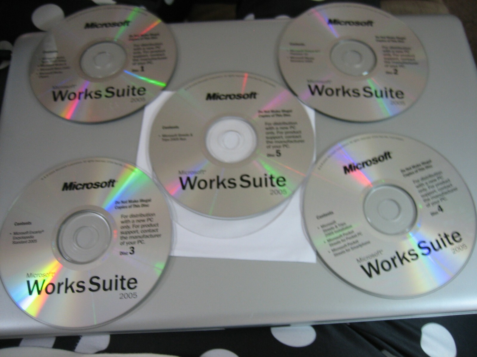 Microsoft Works Suite 2005 (PC, 2004) - Discs Only!!!