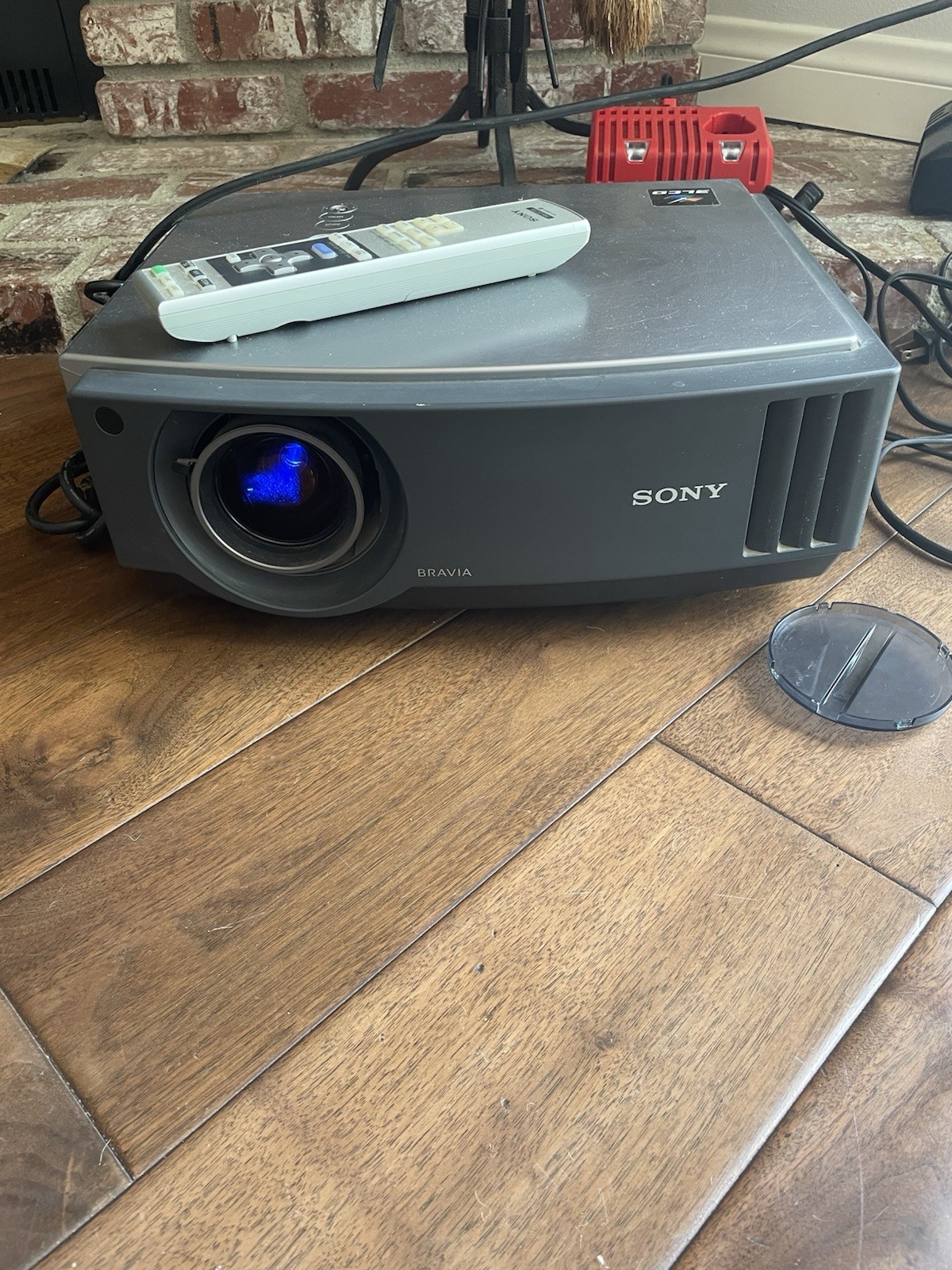 Sony VPL-AW15 Bravia Home Theater 3LCD Projector Complete Remote Tested Works