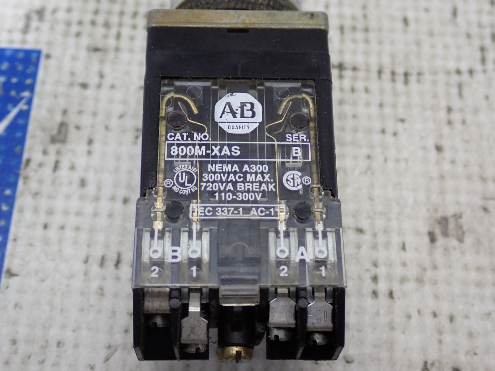 Allen Bradley 800MR-HX2B 2 Position Maintain Selector Switch