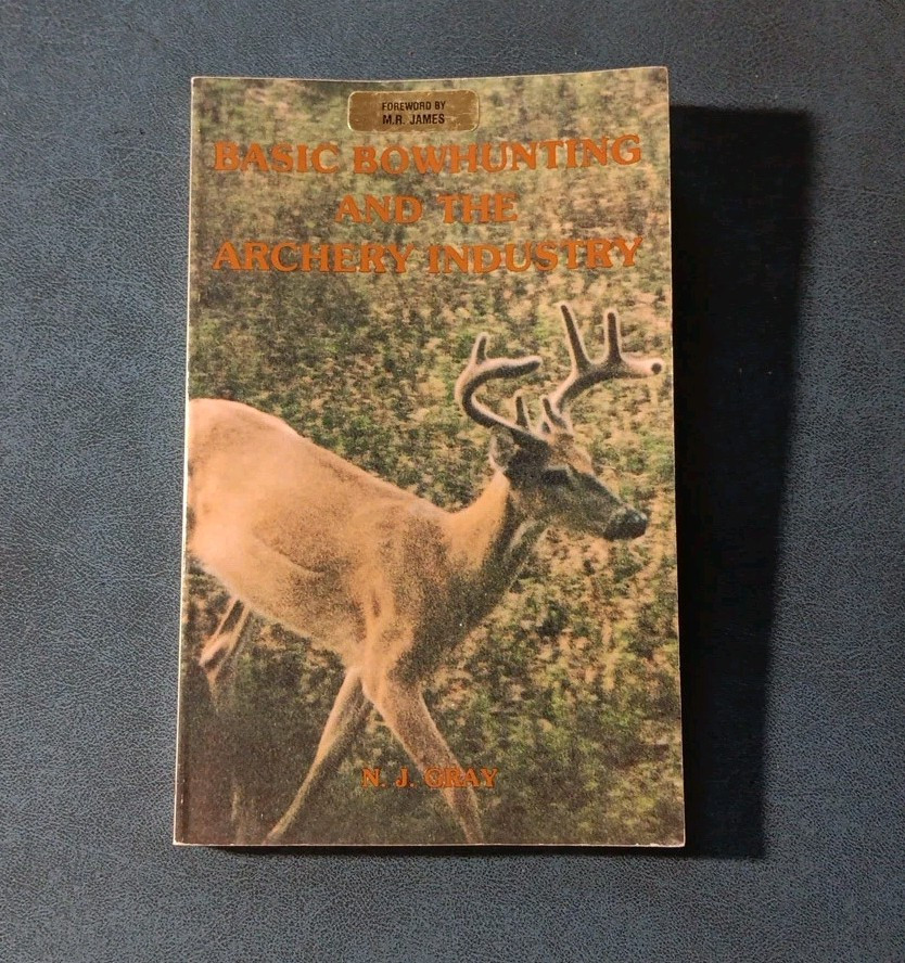 BASIC BOWHUNTING AND THE ARCHERY INDUSTRY Nicholas Gray 1989 Book Deer Hunting
