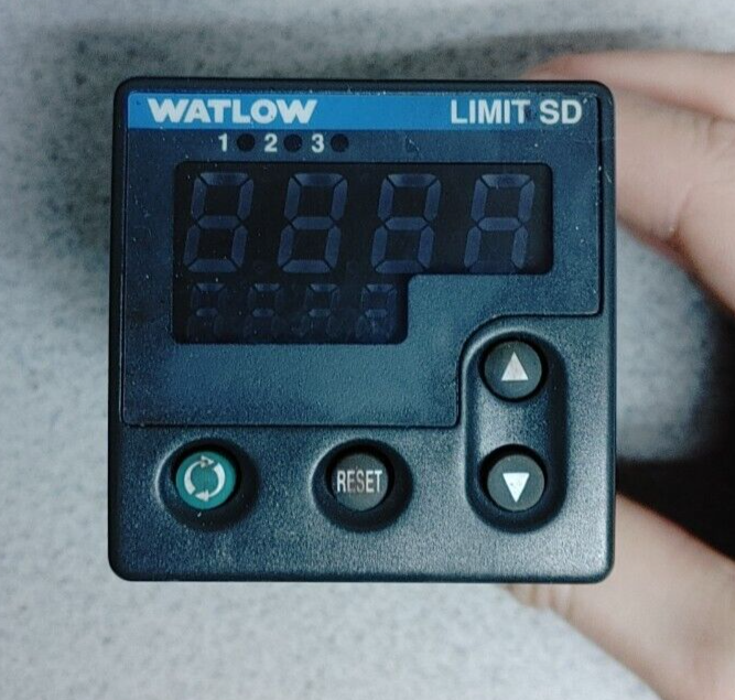 WATLOW SD6L-HJAA-AARG PANEL MOUNT TEMPERATURE CONTROLLER NEW! WOW!