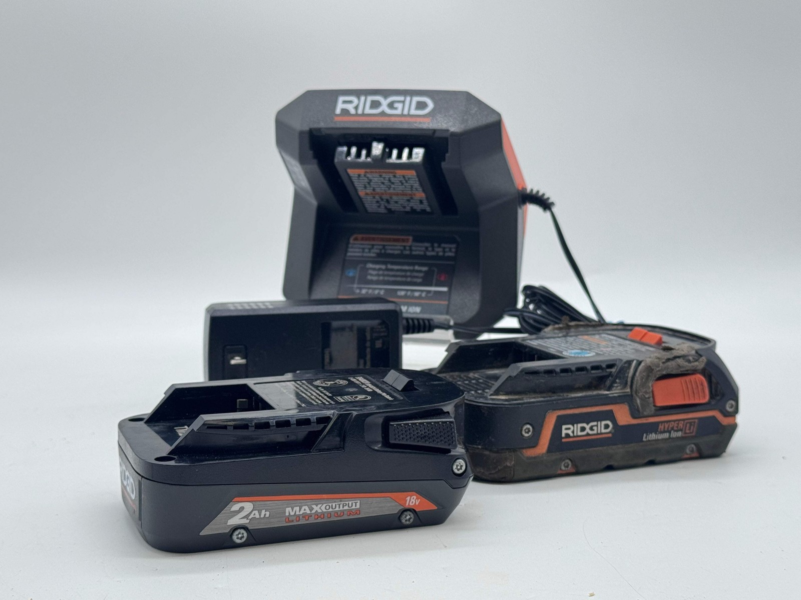 Ridgid 18V Charger R86093 with 2 Batteries R840020 R840085 Li-Ion Soft Case