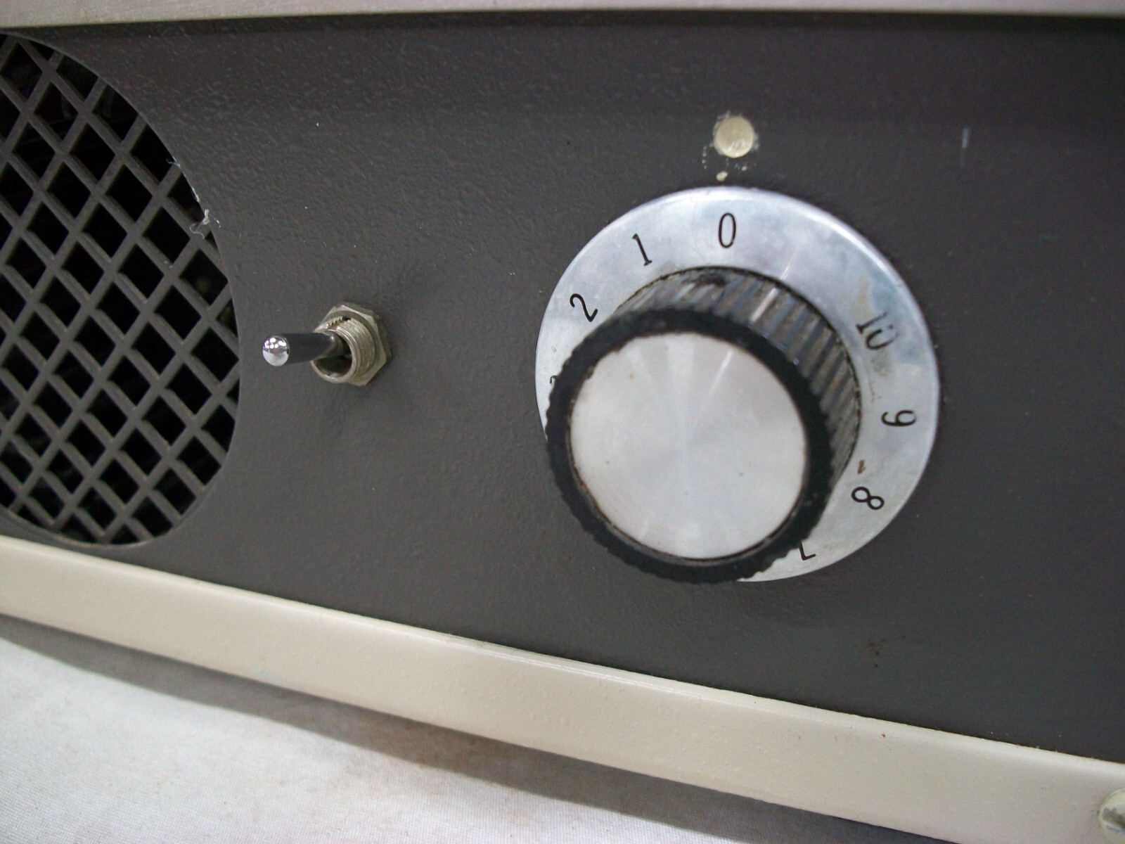 FIBER OPTIC LIGHT SOURCE