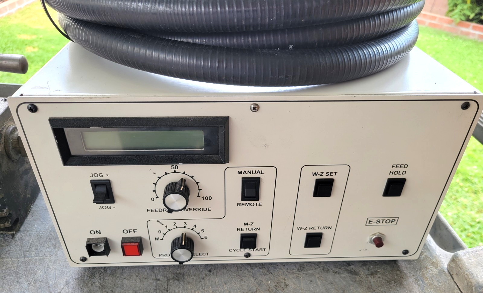 YUASA SUDX-5C-01 ROTARY INDEXER W/ UDNC-100 CONTROLLER