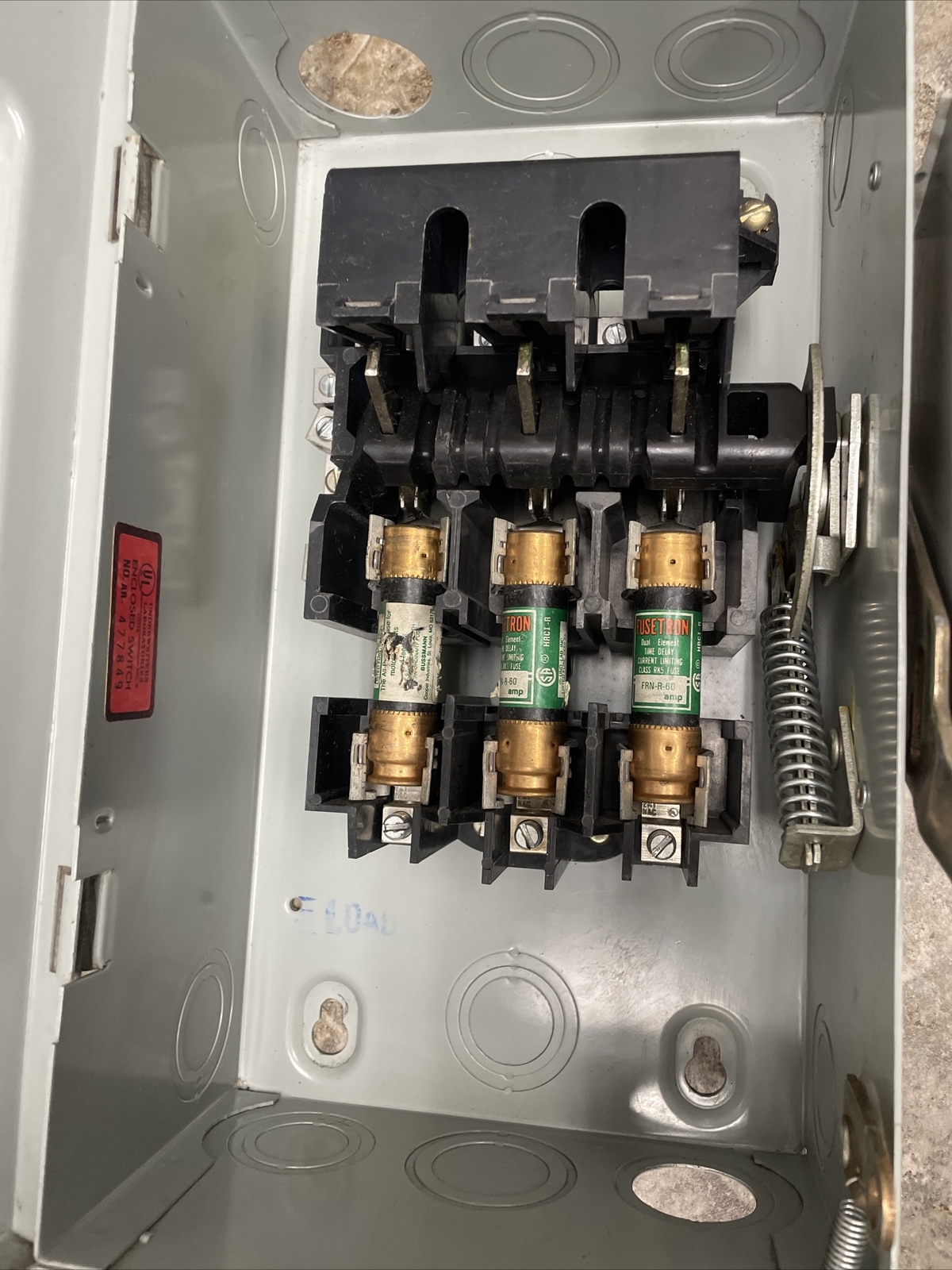 CROUSE HINDS GH422N FUSIBLE ENCLOSED SWITCH 60A 240VAC 3 POLE TYPE 1 W/ Neutral