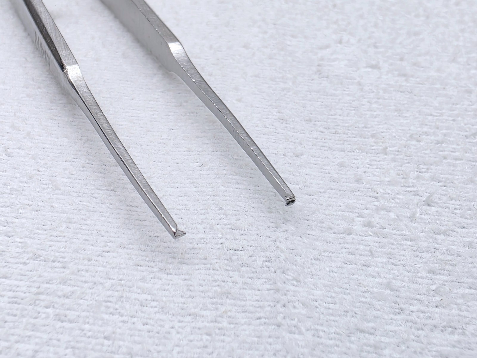 V. Mueller NL1440 Gerald Tissue Forceps, Straight Delicate, 1x2 Teeth, 7"