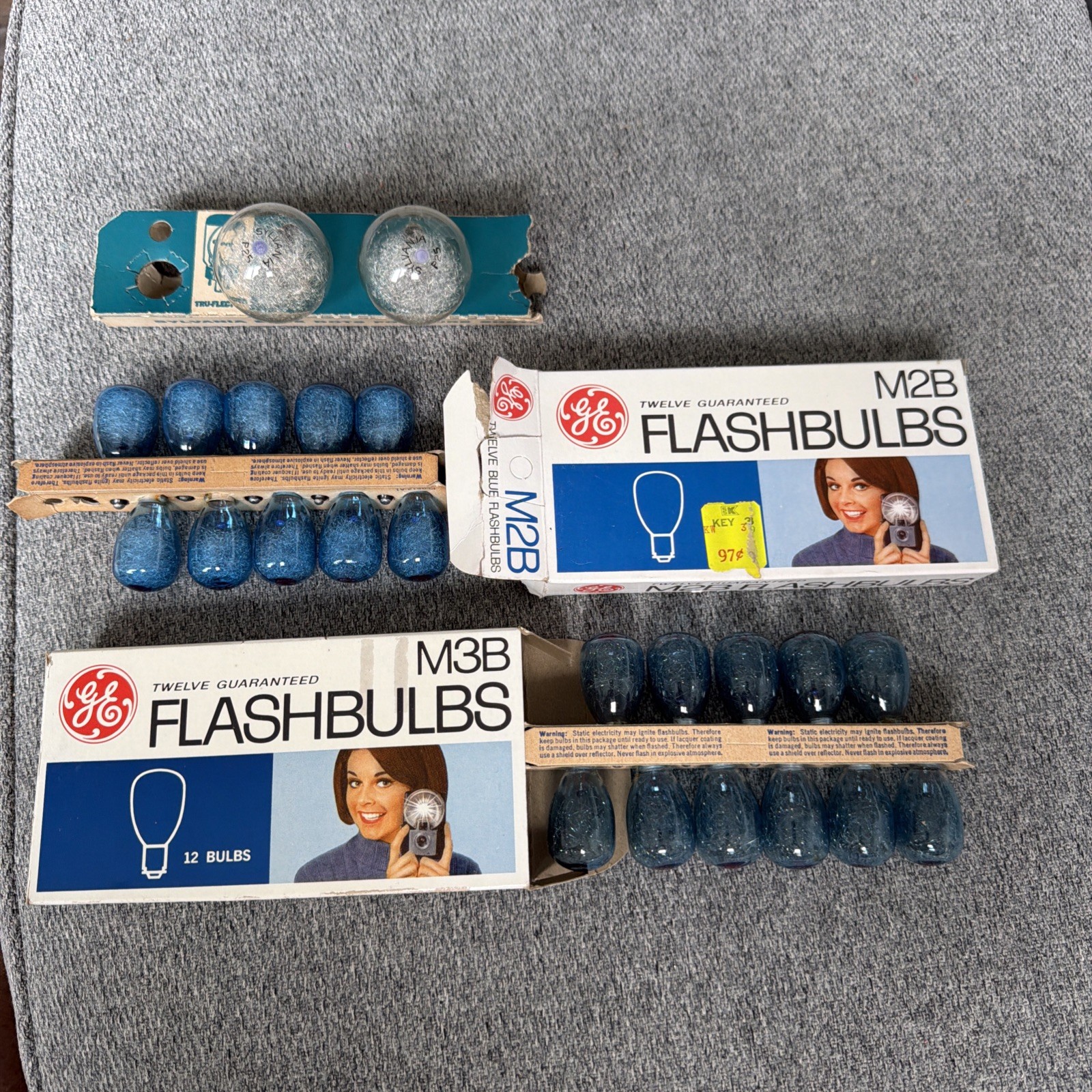 Mixed Lot Of Vintage Flashbulbs M3B GE (11) M2B GE (10)+ 2 Sylvania Blue Dot