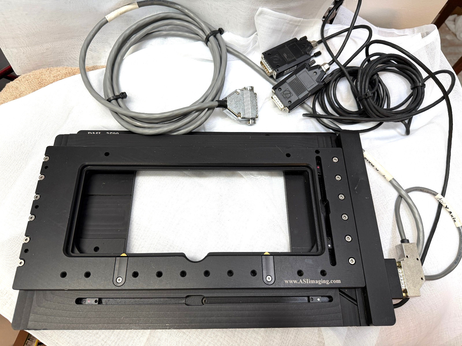 DMI-2500 XY Flat-Top Extended Travel Stage used w/Leica DM4 & 6 Motorized Scopes