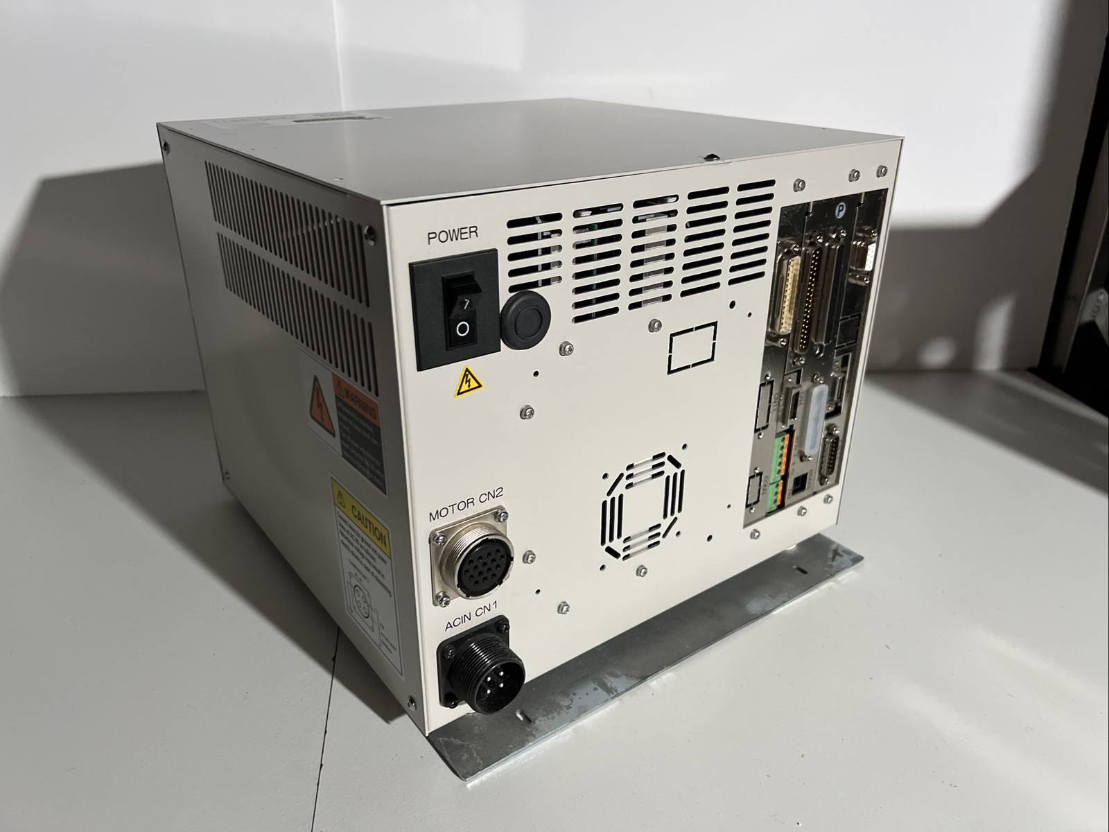 toshiba TS2000 robot controller 2.3KVA -CE 12KG