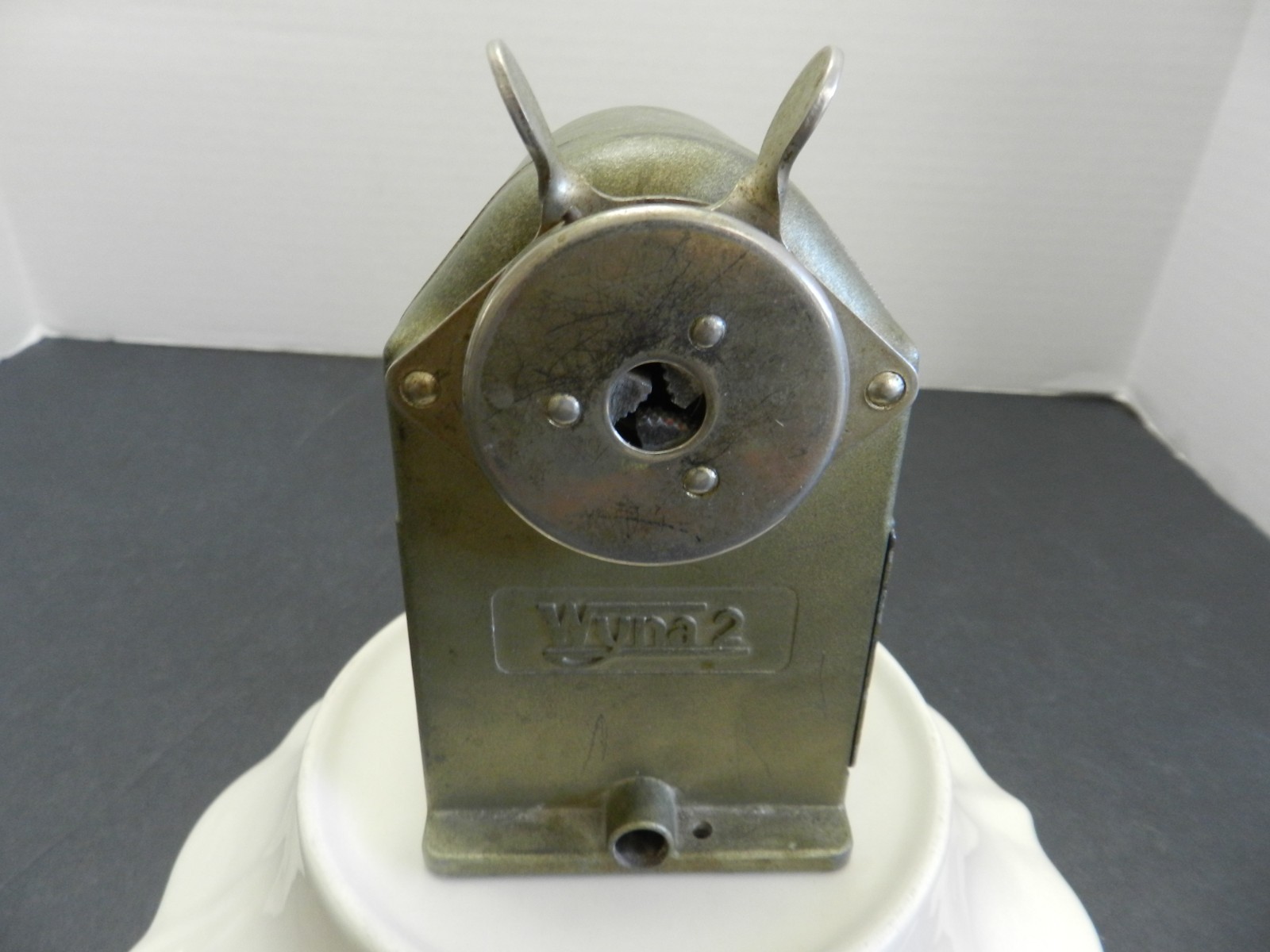 VTG BREVETE' SWISSE WYNA 2 PENCIL SHARPENING MACHINE RARE BUILT LIKE A TANK