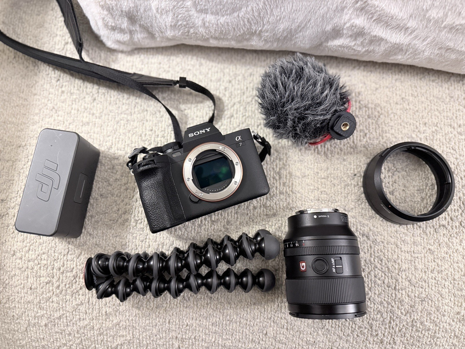 Sony A7 IV DJI Mic 3 Case Lot w/ Mirrorless Camera, Lens, Tripod