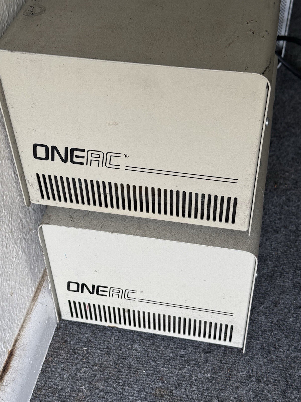 Agfa ONEAC CB-2320 Power Conditioner Isolation 8-Amp 240/120v Transformer Screen