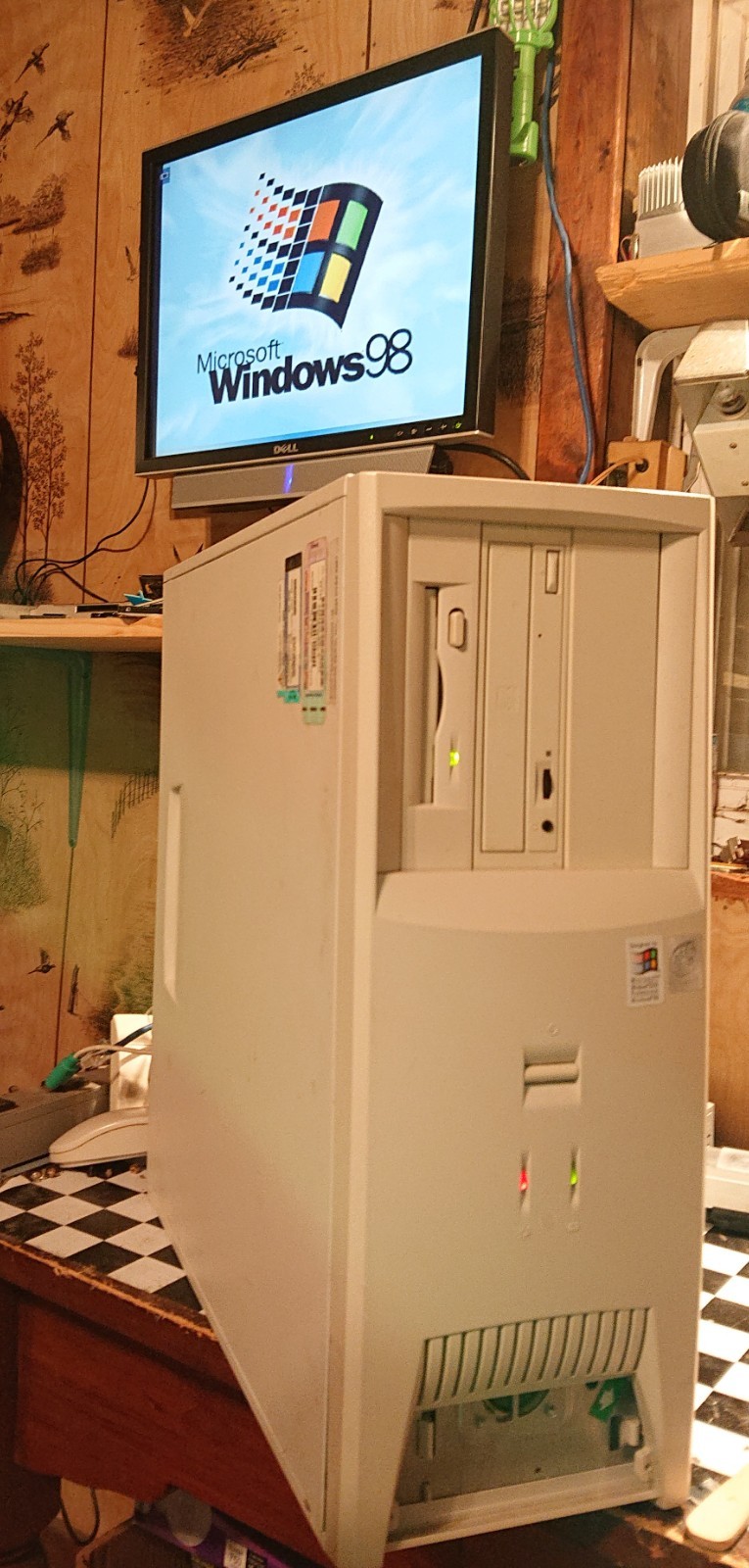 Retro vintage Compaq DeksPro EN Pentium iii 733 128m 40GB HDD Windows 98 Trident