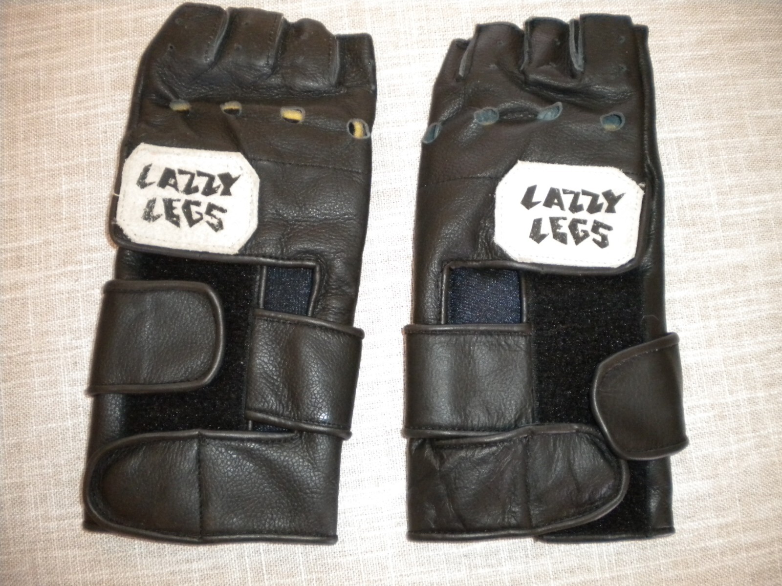 Lazzy Legs Wrist /finger Guards  rollerblading skating BRACE MEDIUM SIZE VINTAGE