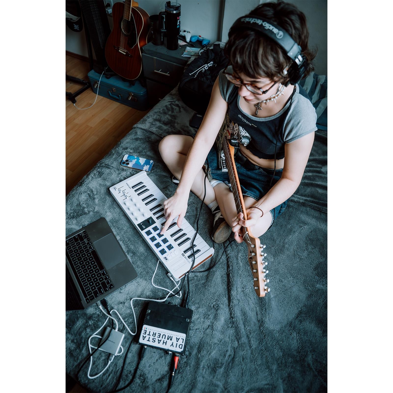 Arturia MiniLab 37 mk3 37-Key MIDI Keyboard Controller - White