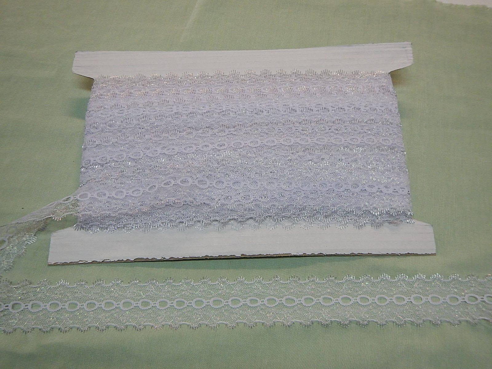 Knitting Eyelet -  Glitter White/ Metallic Silver