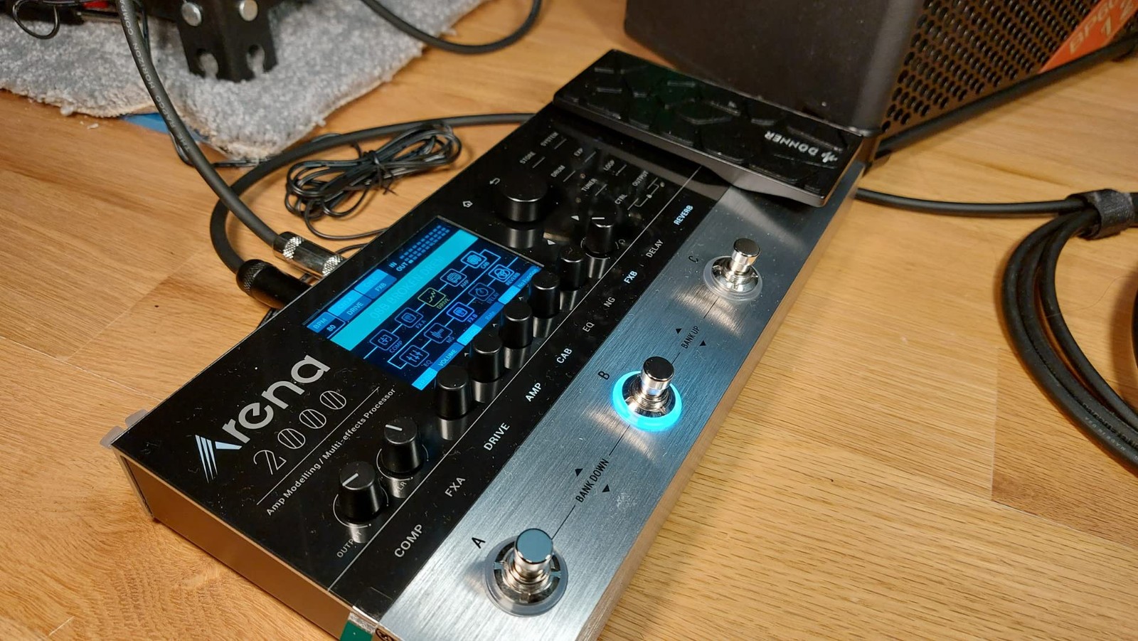 Donner Arena 2000 Multi Effects Pedal 100 Effects 80 Amp 50 Cabinet Simulation