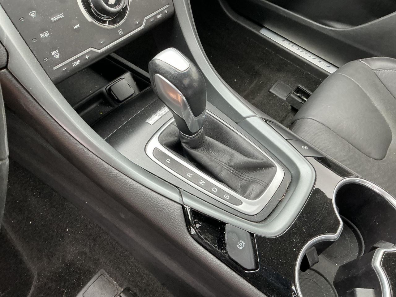 FUSION 2015 Glove Box 4951819