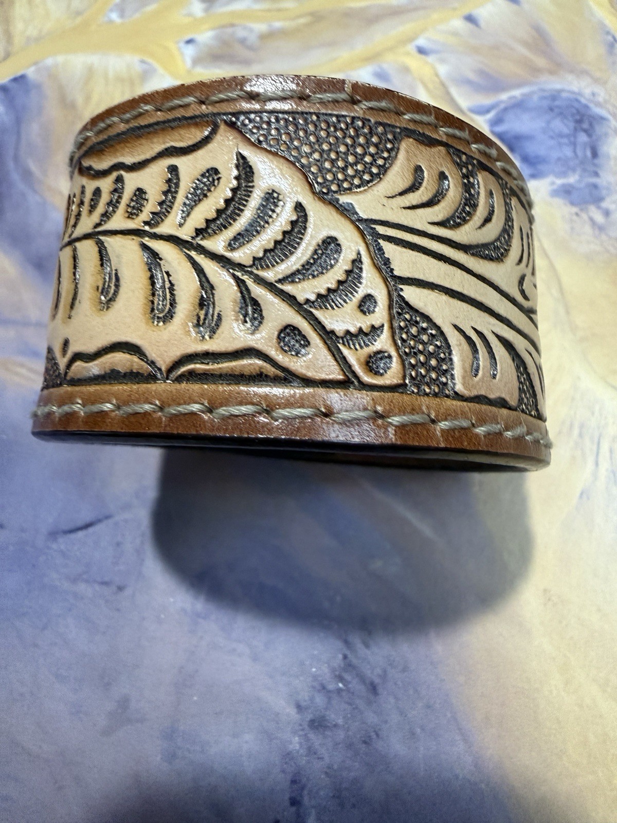 SOUTHWESTERN TOOLED LEATHER WRIST BAND SNAP CLOSE PRE OWED