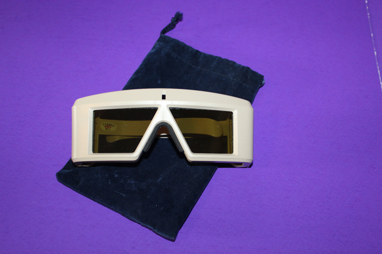 StereoGraphics Crystal Eyes 3D & Transmitter & Stand with COA