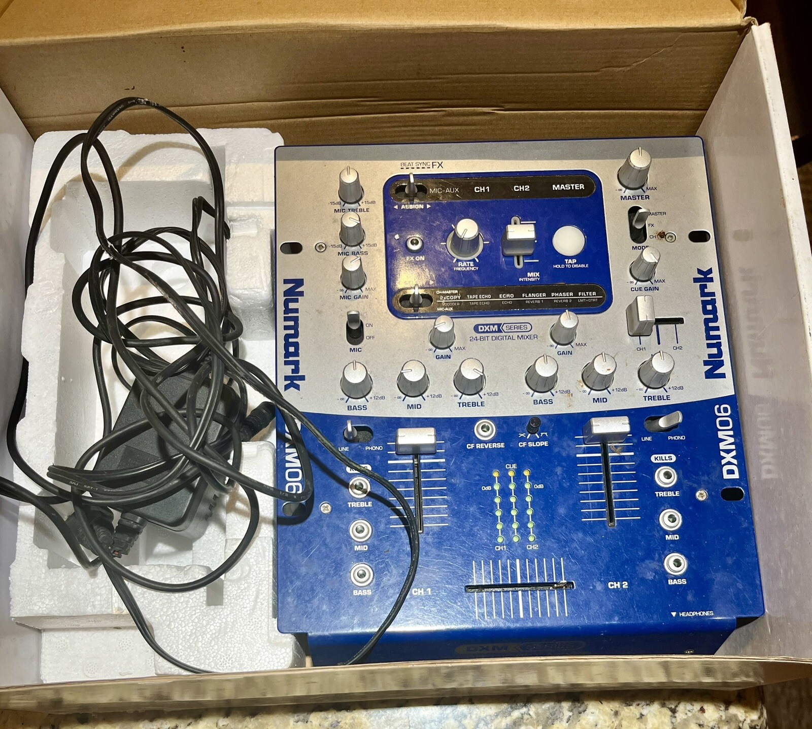 Numark DMX06