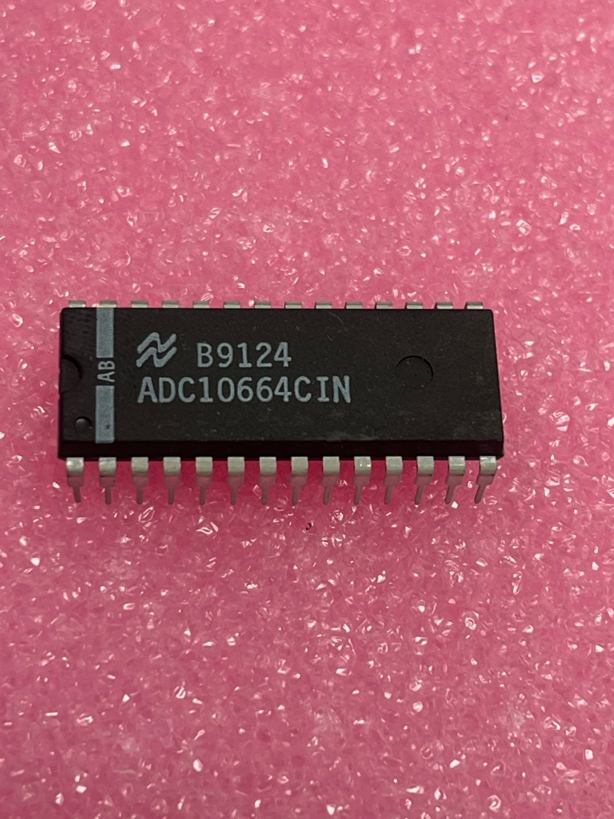 National Semiconductor ADC10664CIN 10-Bit ADC 4-Channel IC - New!