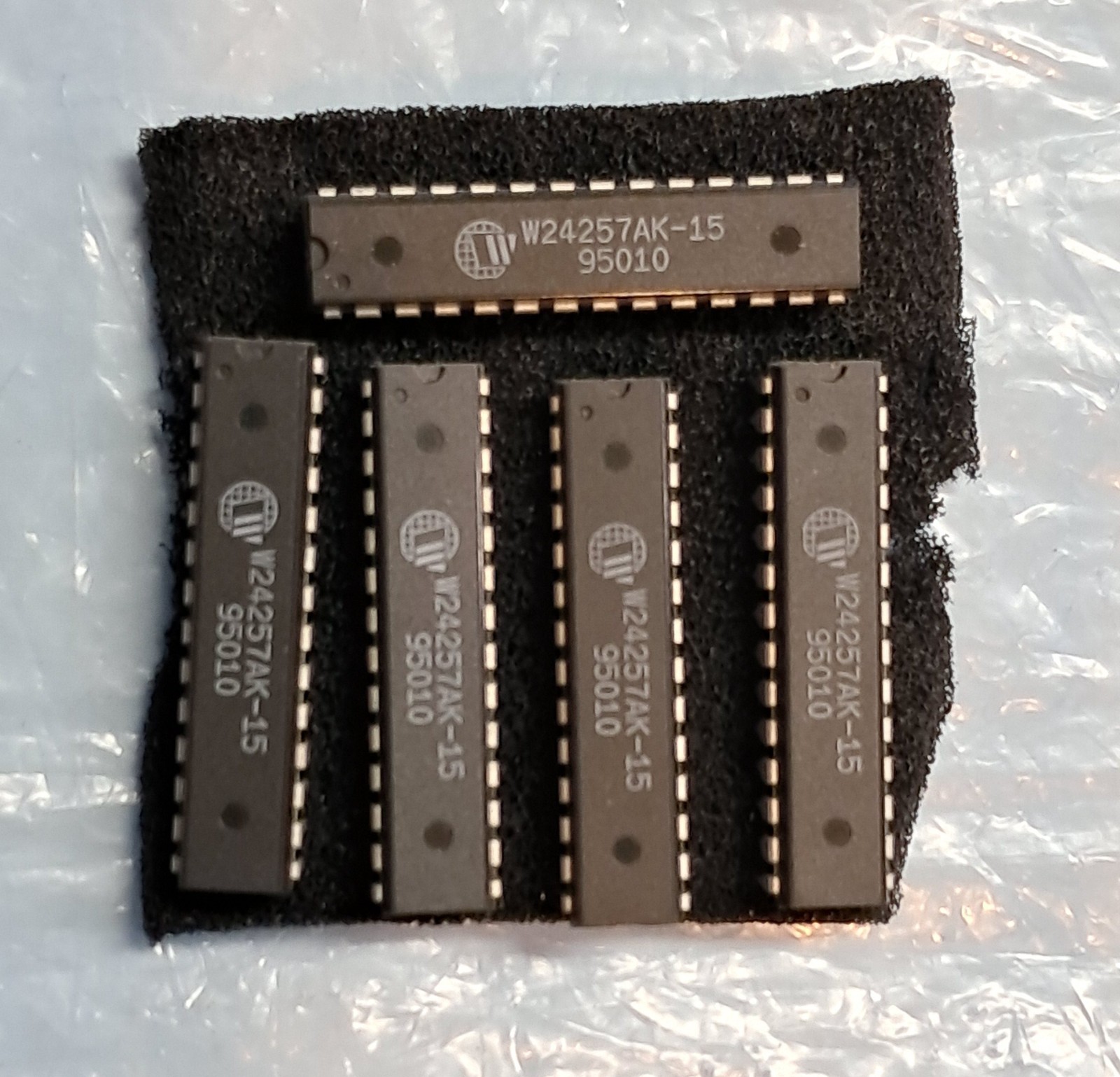 1 pc-  WINBOND 32x8-15 Cache  Memory chips-   DIP 28 pin W24257AK-15  Guaranteed