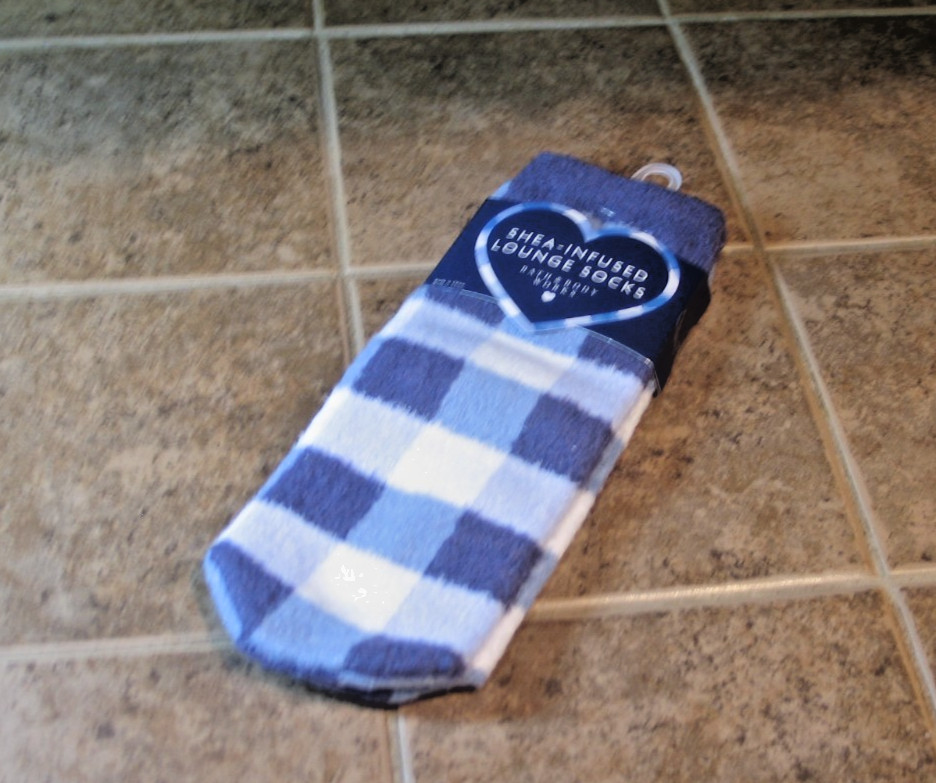 Bath & Body Works Gingham Blue Shea Infused Non-Skid Lounge Socks NEW
