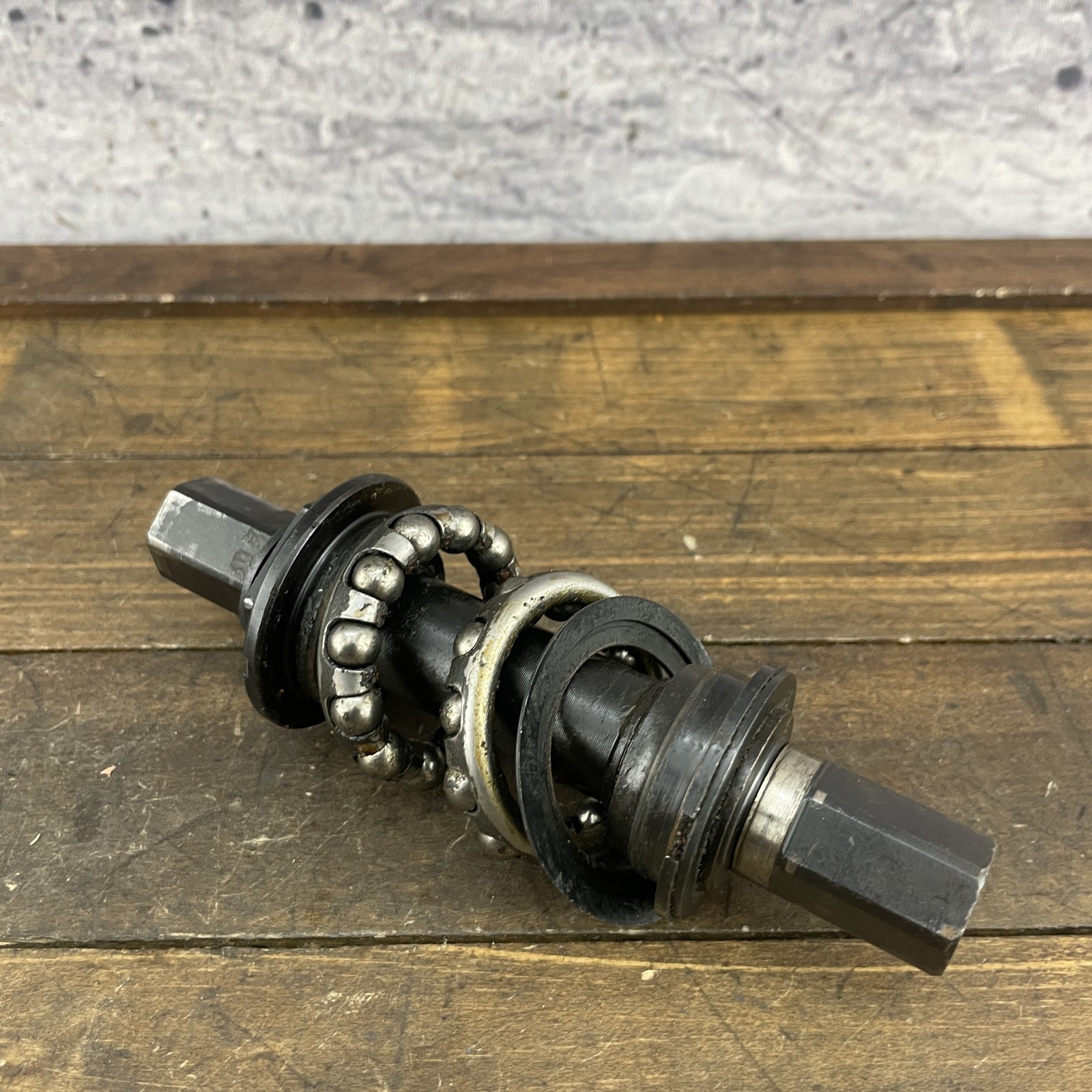 Vintag BMX Bottom Bracket Hex Spindle 6 Side Flats Trek